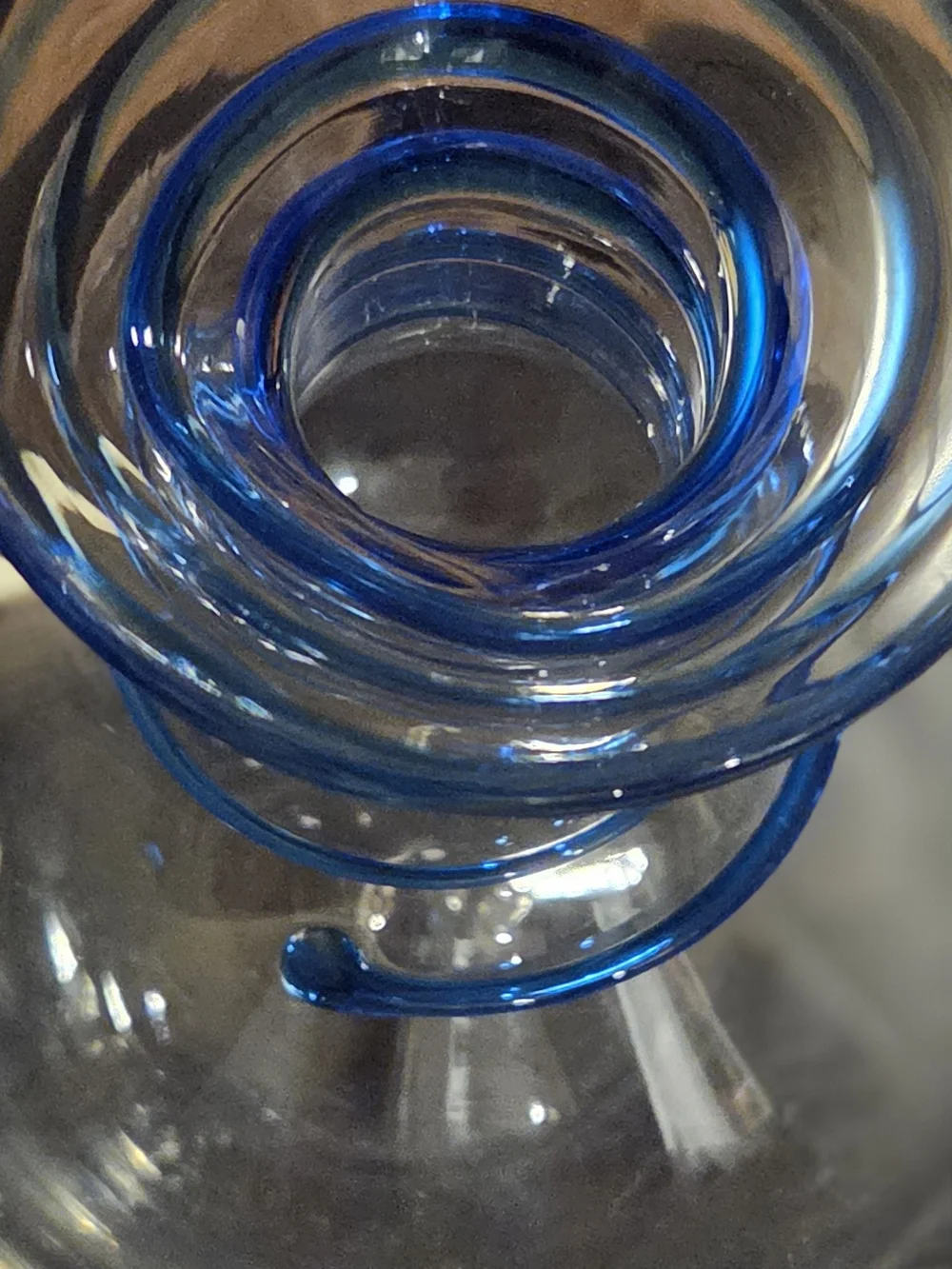 Vintage Handmade Art Glass Clear & Blue Spiral Coil Vase 7